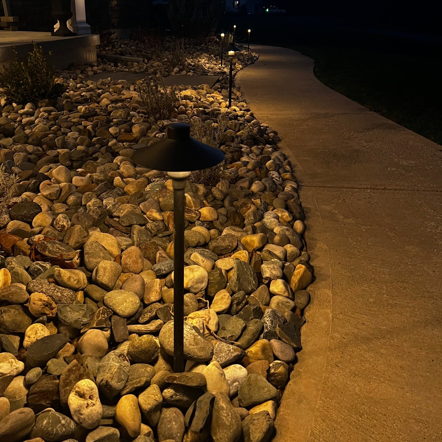 Tulay BH 18" Black Brass Pathlight